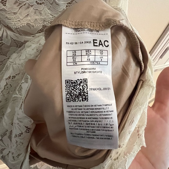 Guess Bodycon Floral Lace Mini Dress, Size XS, Nude/Off White - Picture 8 of 10